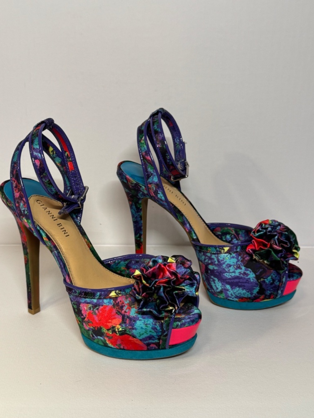 Gianni Bini Multicolor Floral Platform Heels Size 8M Statement Party Sandals